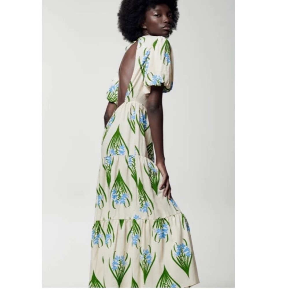 ZARA Sofia Open Back Cream Green
Blue Tiered Dress Size Medium